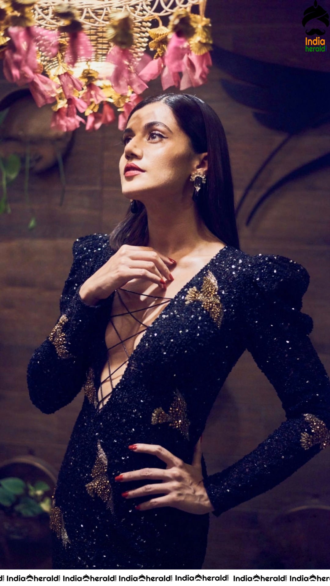 Taapsee Recent Mesmerizing Photoshoot which will blow you down with her Cuteness