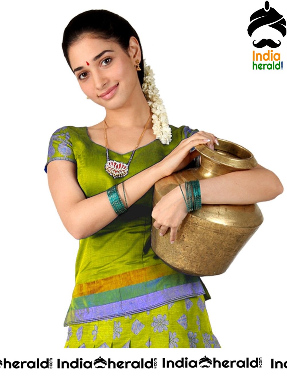 Tamanna Hot and Unseen Latest Photos in Traditional Shoot