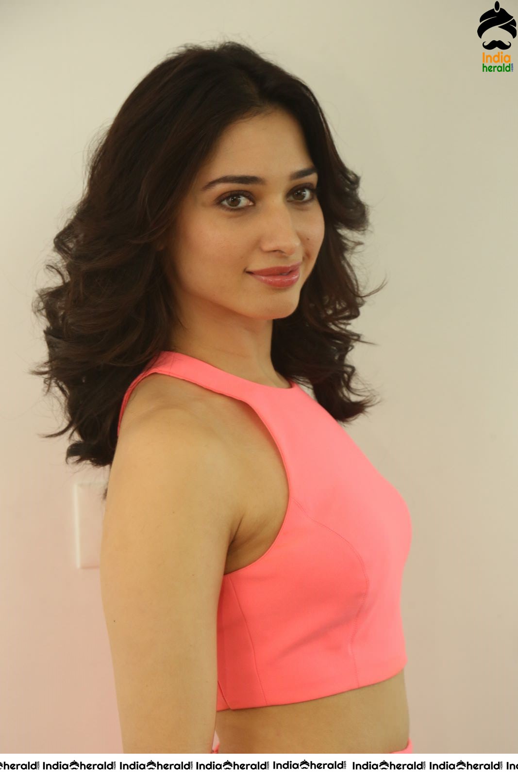 Tamanna shows her Sexy Milky Waistline in Light Pink Attire Set 2