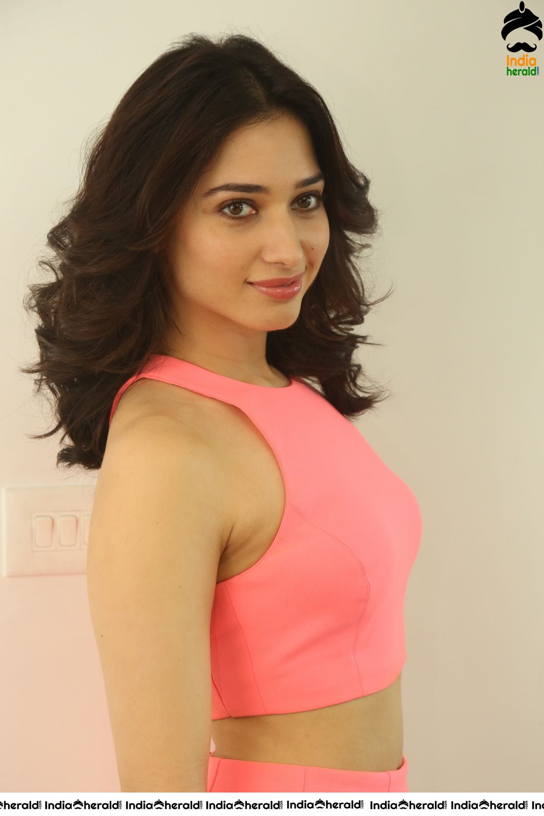 Tamanna shows her Sexy Milky Waistline in Light Pink Attire Set 2