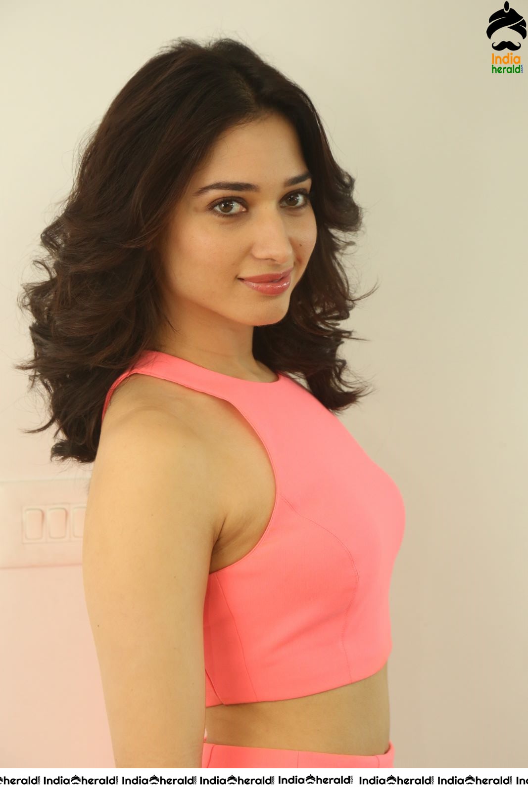 Tamanna shows her Sexy Milky Waistline in Light Pink Attire Set 2