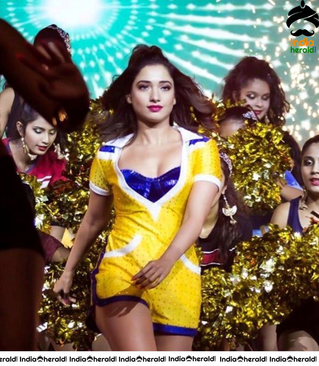 Tamanna Sizzling Dance Performance In Rrang Dance Show Held In USA Set 2