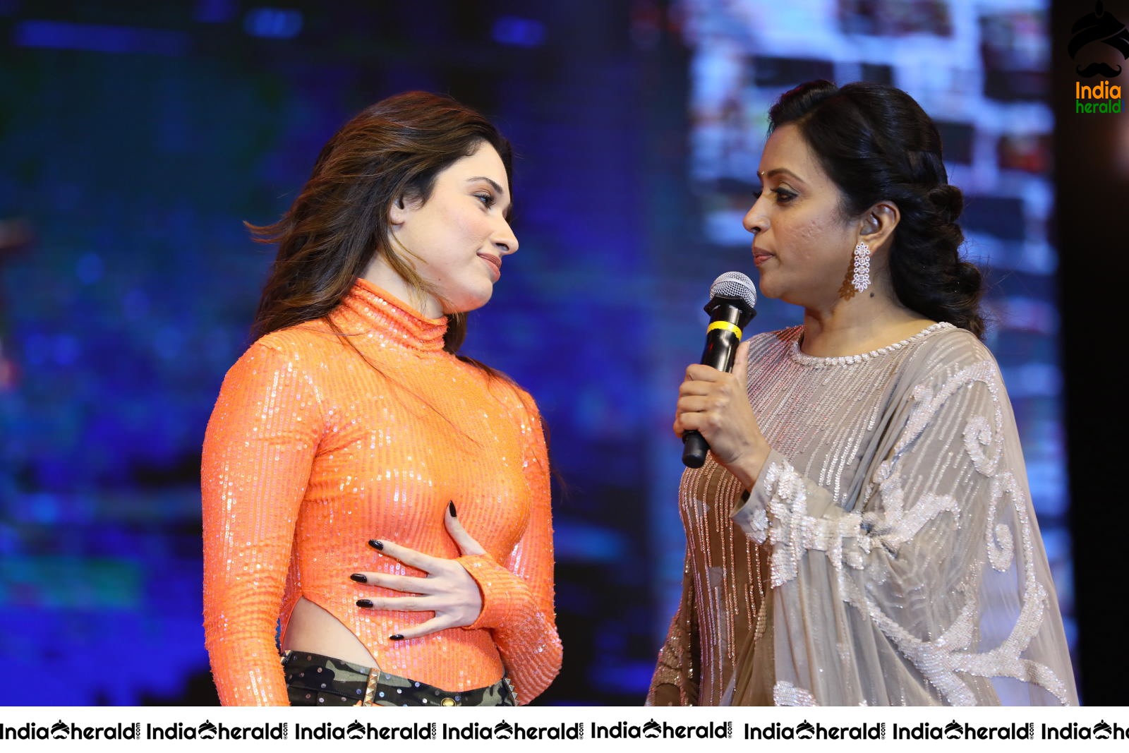 Tamanna Speaks to the Whole Crowd after her Hot dance Set 1