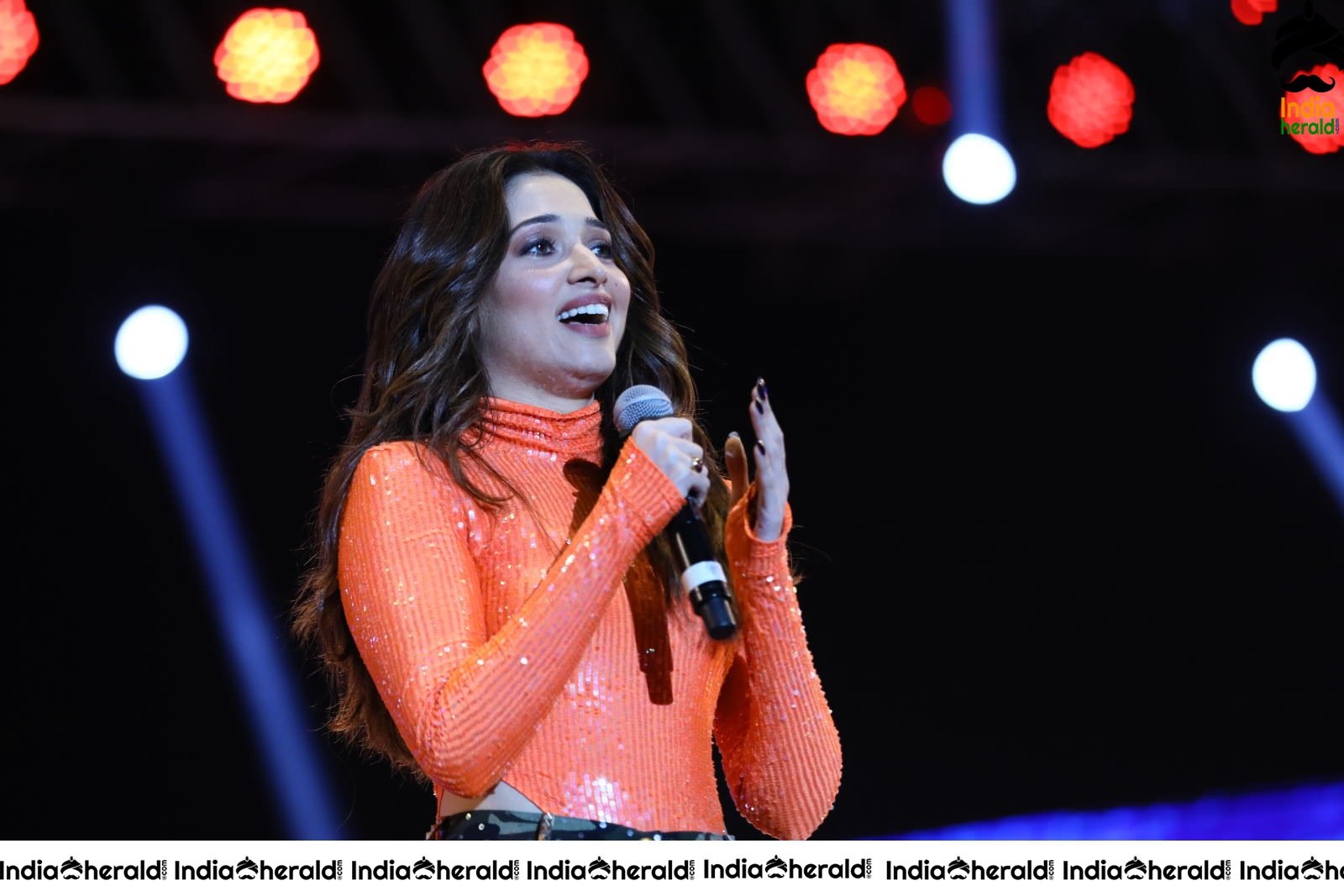 Tamanna Speaks to the Whole Crowd after her Hot dance Set 1