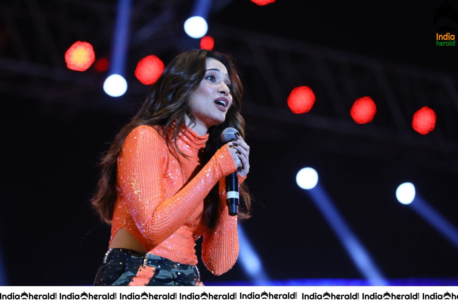 Tamanna Speaks to the Whole Crowd after her Hot dance Set 1