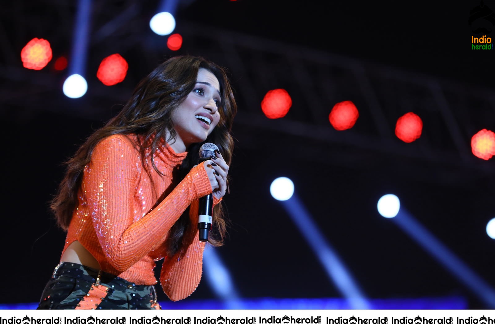 Tamanna Speaks to the Whole Crowd after her Hot dance Set 1