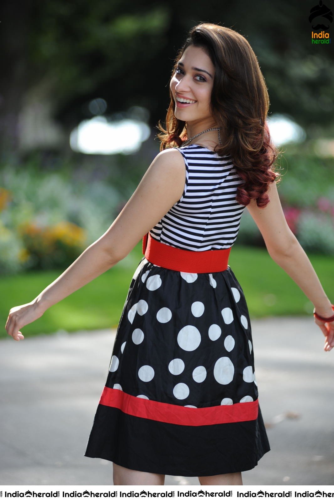 Tamannaah Exposing her Hot Milky Midriff and Navel Photos Compilation Set 4