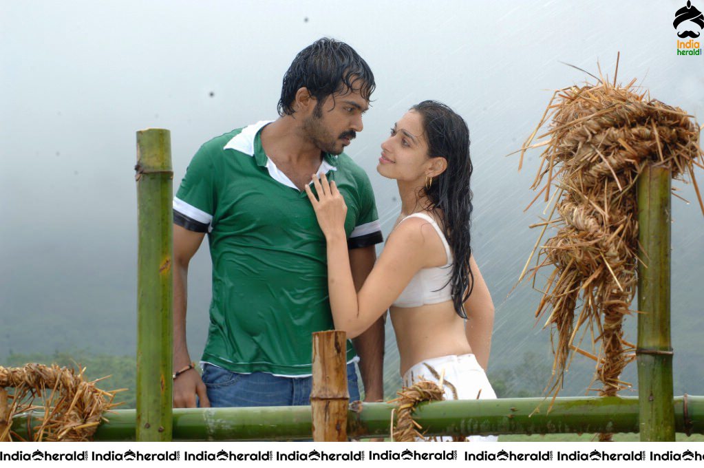 Tamannaah Hot Milky White Body Show by Getting Wet in the Rain Set 1