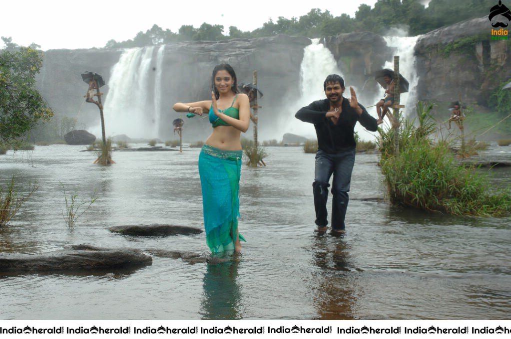 Tamannaah Hot Milky White Body Show by Getting Wet in the Rain Set 1