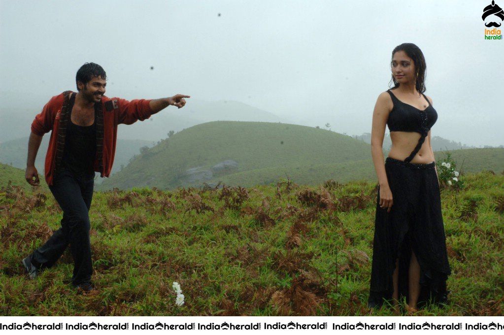 Tamannaah Hot Milky White Body Show by Getting Wet in the Rain Set 2