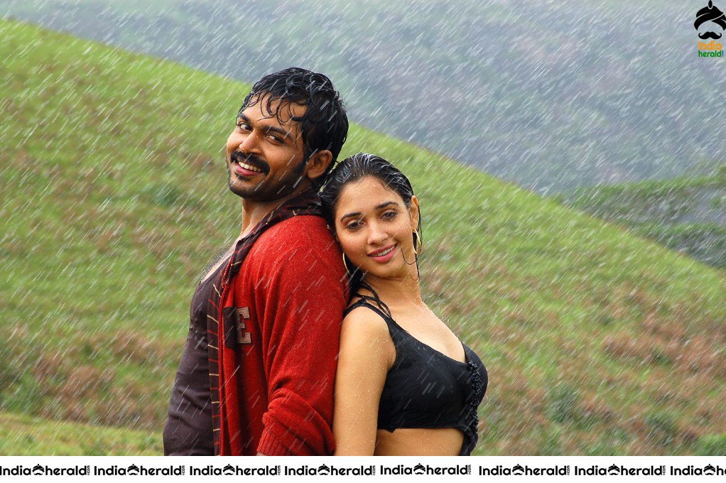 Tamannaah Hot Milky White Body Show by Getting Wet in the Rain Set 2