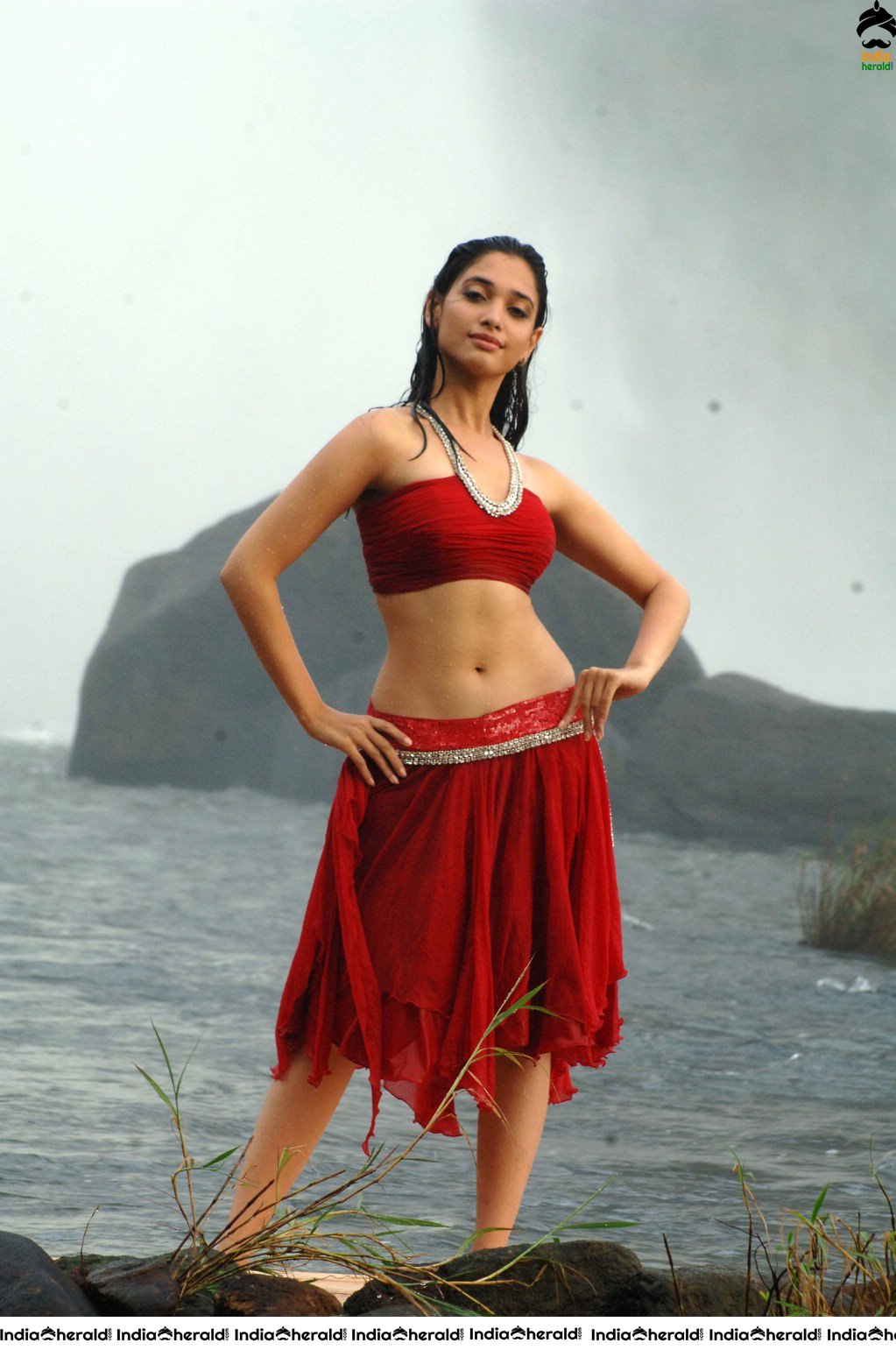 Tamannaah Hot Milky White Body Show by Getting Wet in the Rain Set 3