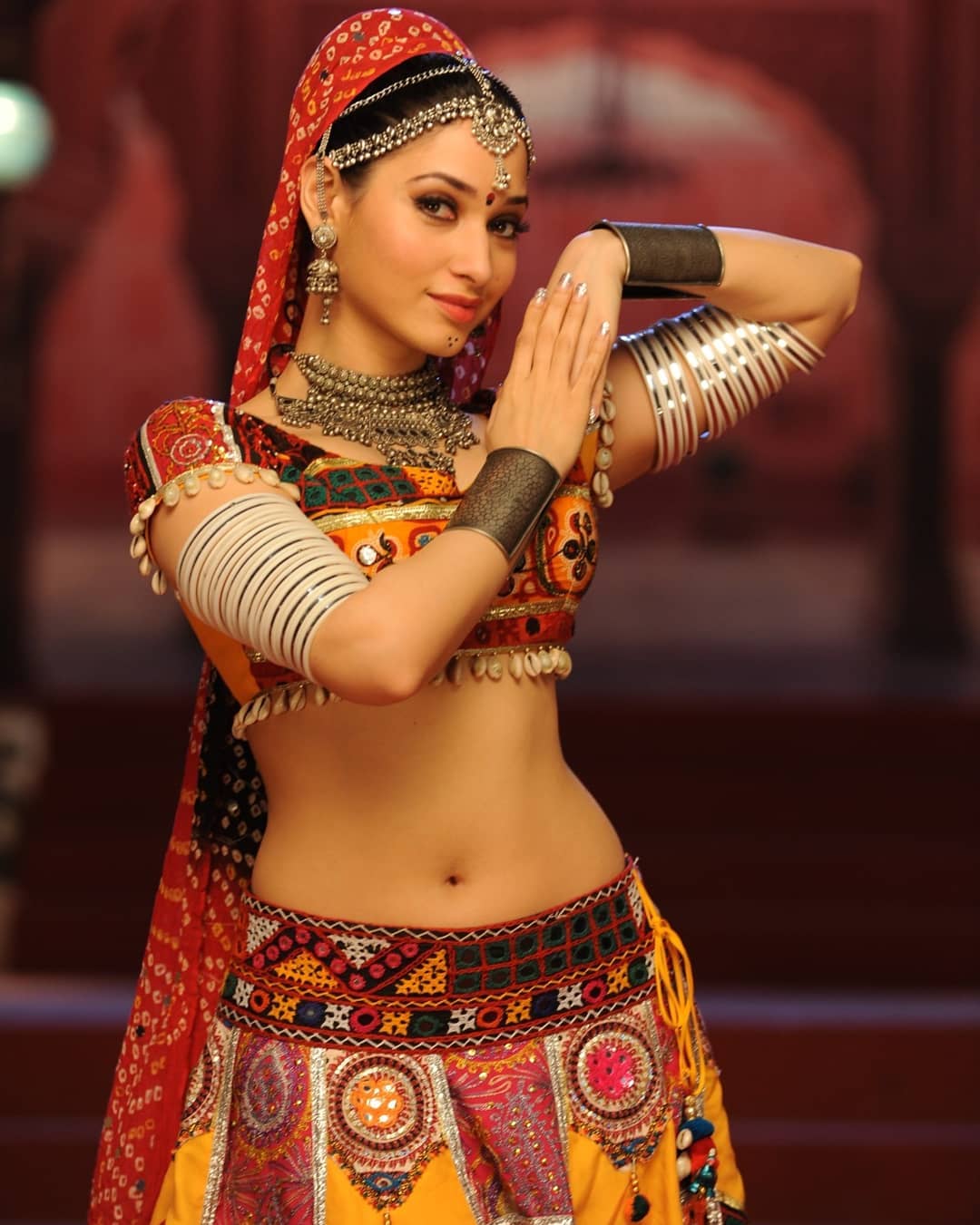 Tamannaah Red Hot photos By Exposing Her Milky White Hip