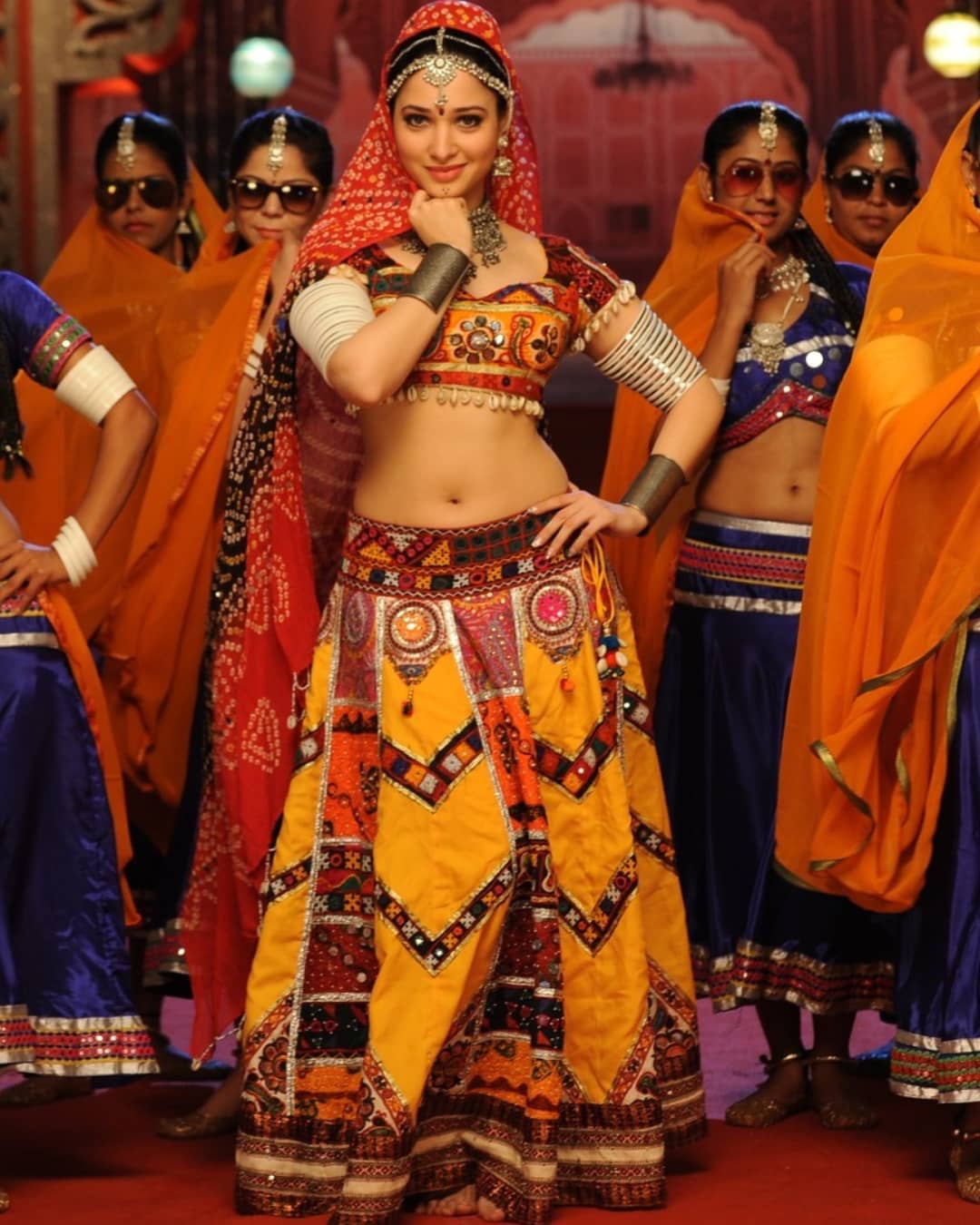 Tamannaah Red Hot photos By Exposing Her Milky White Hip