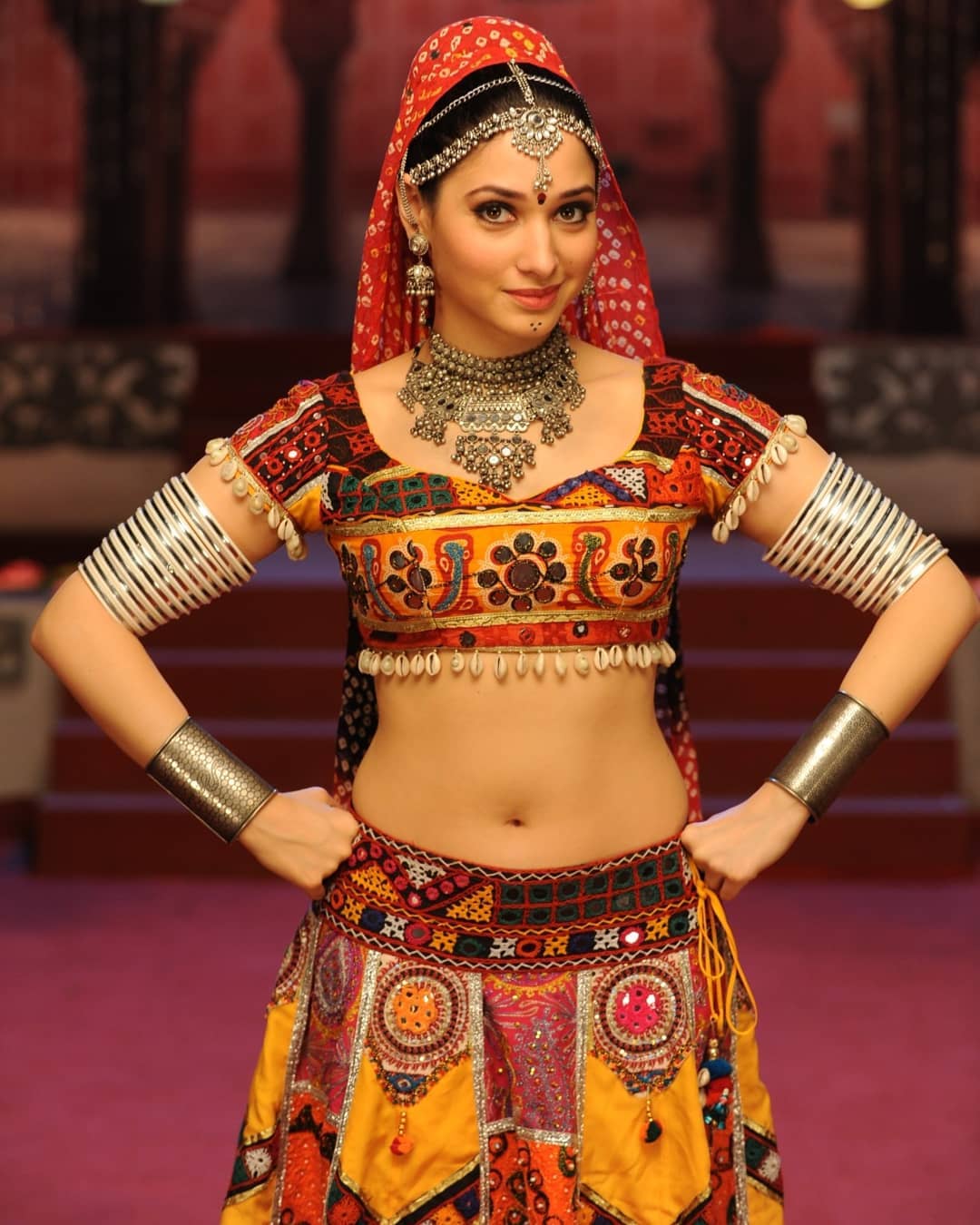 Tamannaah Red Hot photos By Exposing Her Milky White Hip