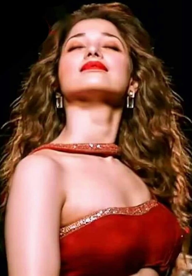 Tamannaah Shows Her Sexy Long Waist In Her Red Hot Dress