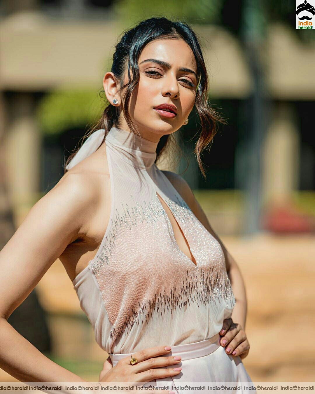 Tempting Rakul Preet latest clicks