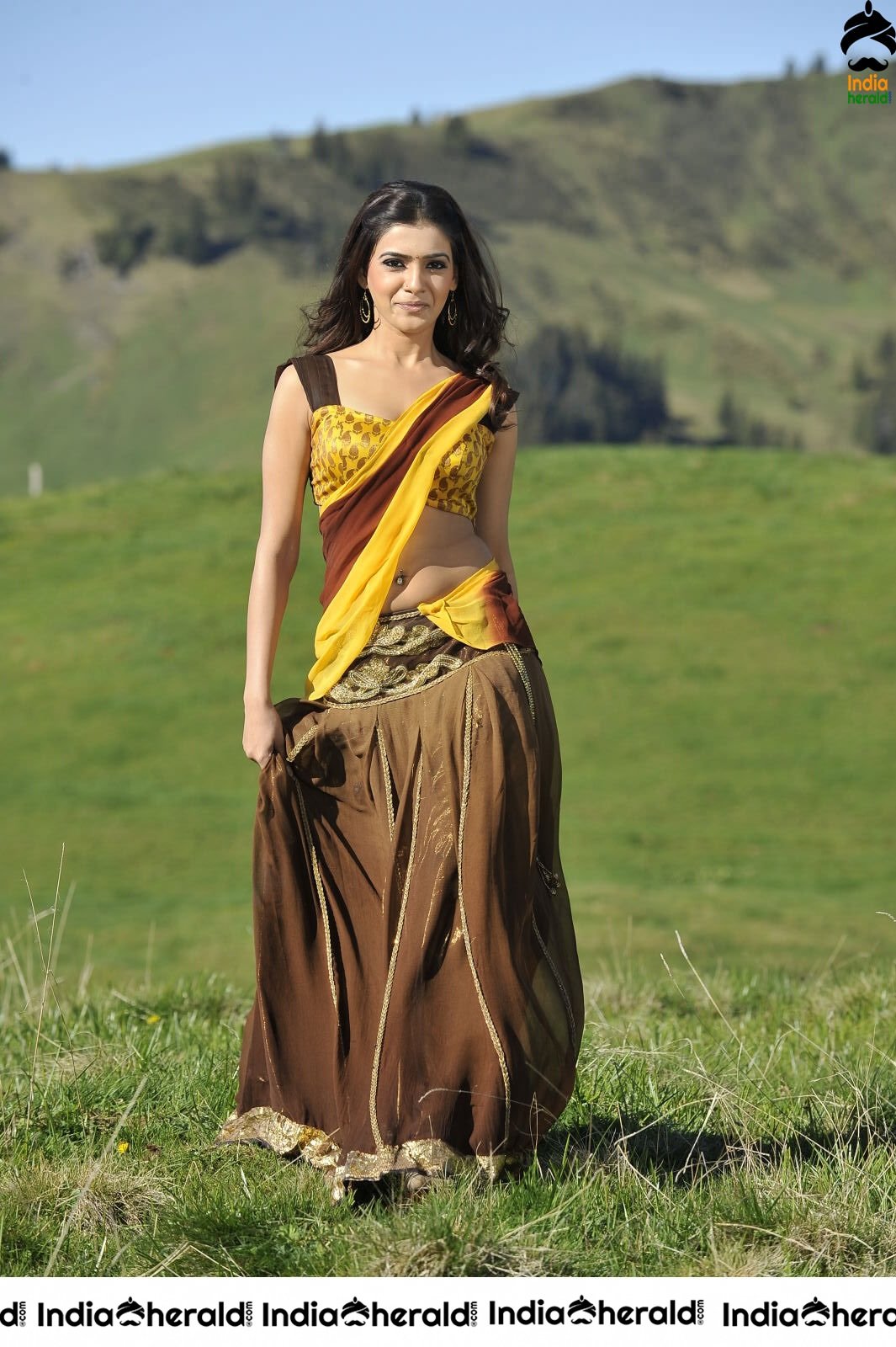 Throwback Photos of Samantha Akkineni from Dookudu Set 2