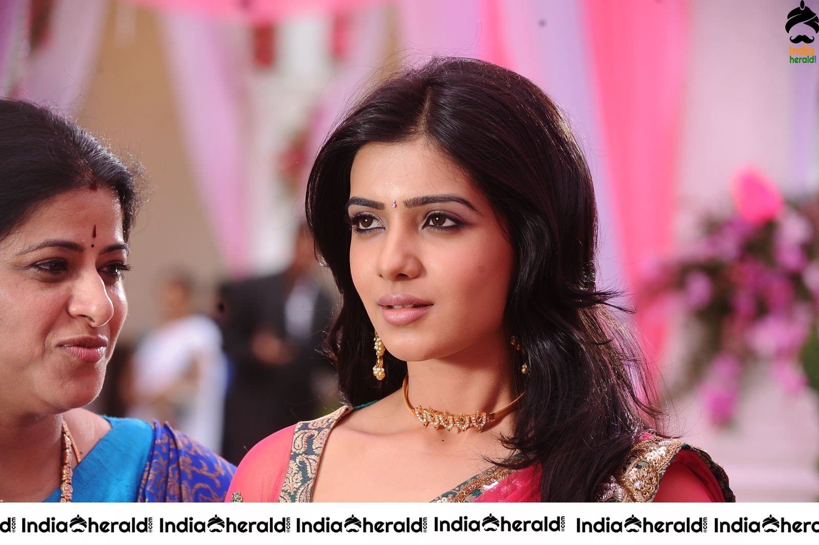 Throwback Photos of Samantha Akkineni from Dookudu Set 2