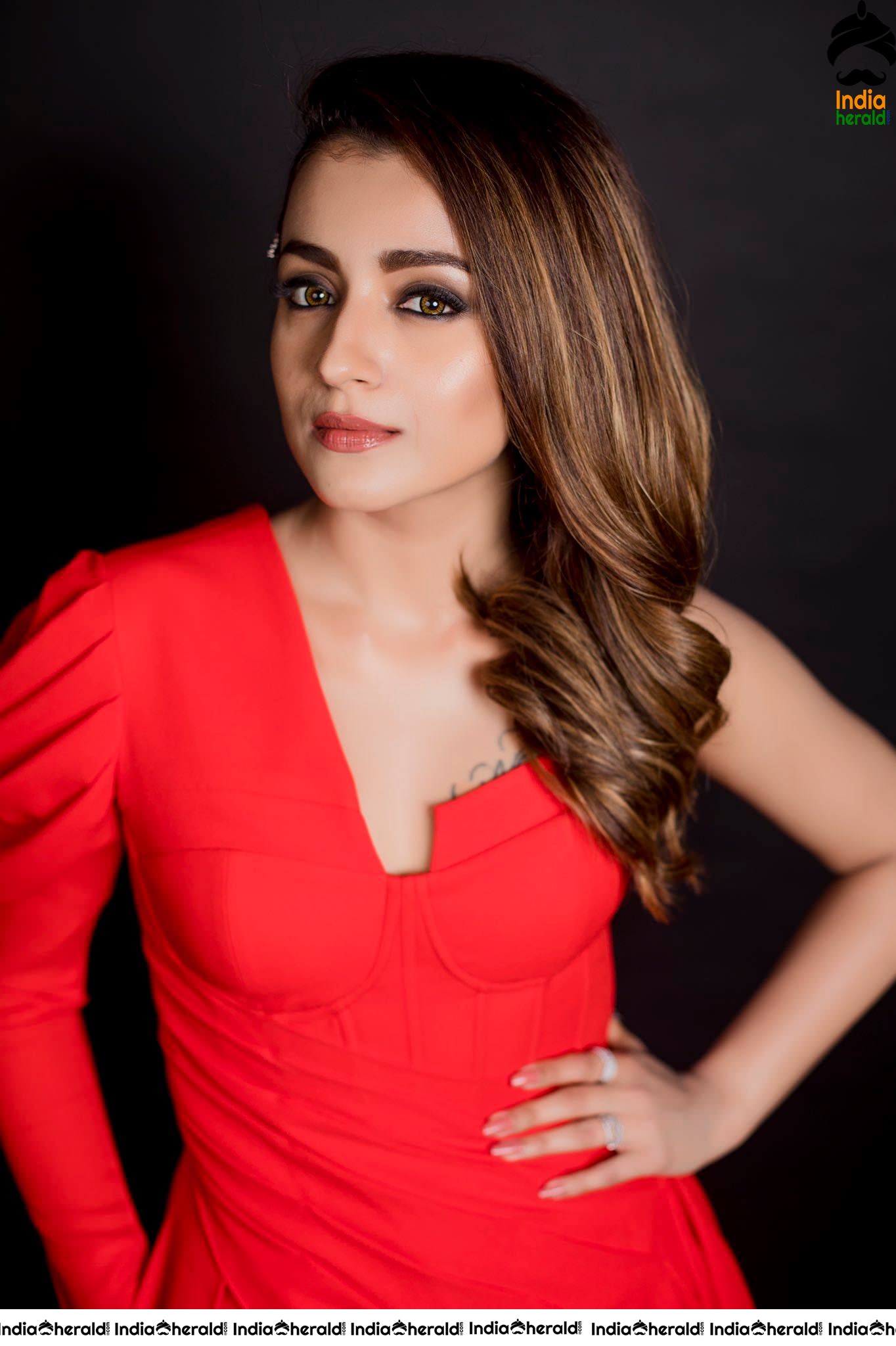 Trisha Stunning in Red for Filmfare Awards South 2019