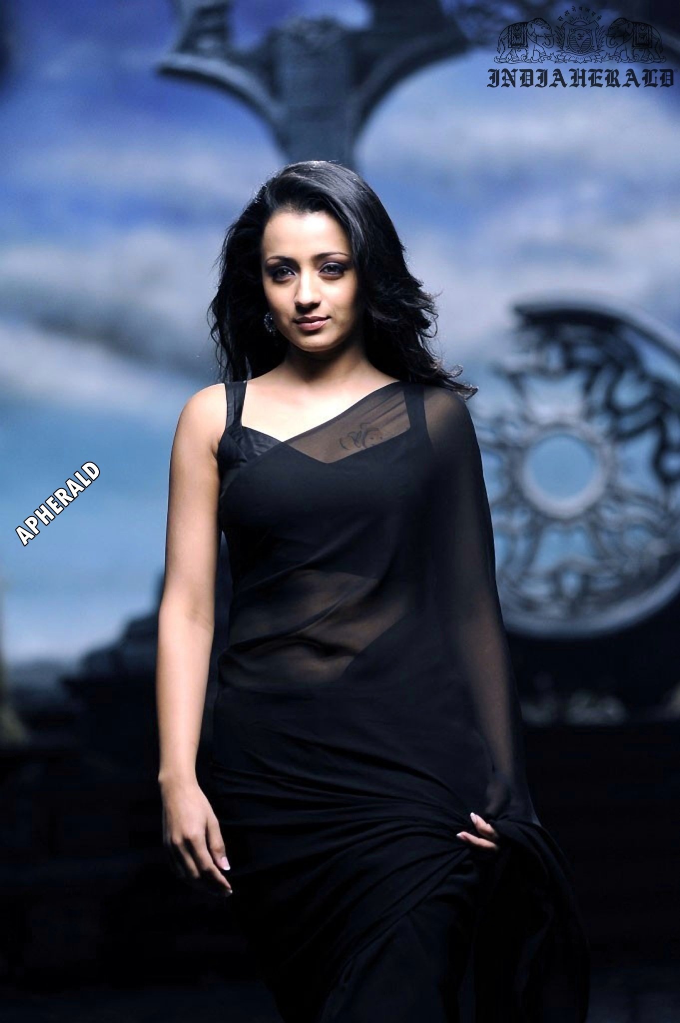 Trisha tempts our mood by exposing her navel and waist in Black transparent saree Set 2