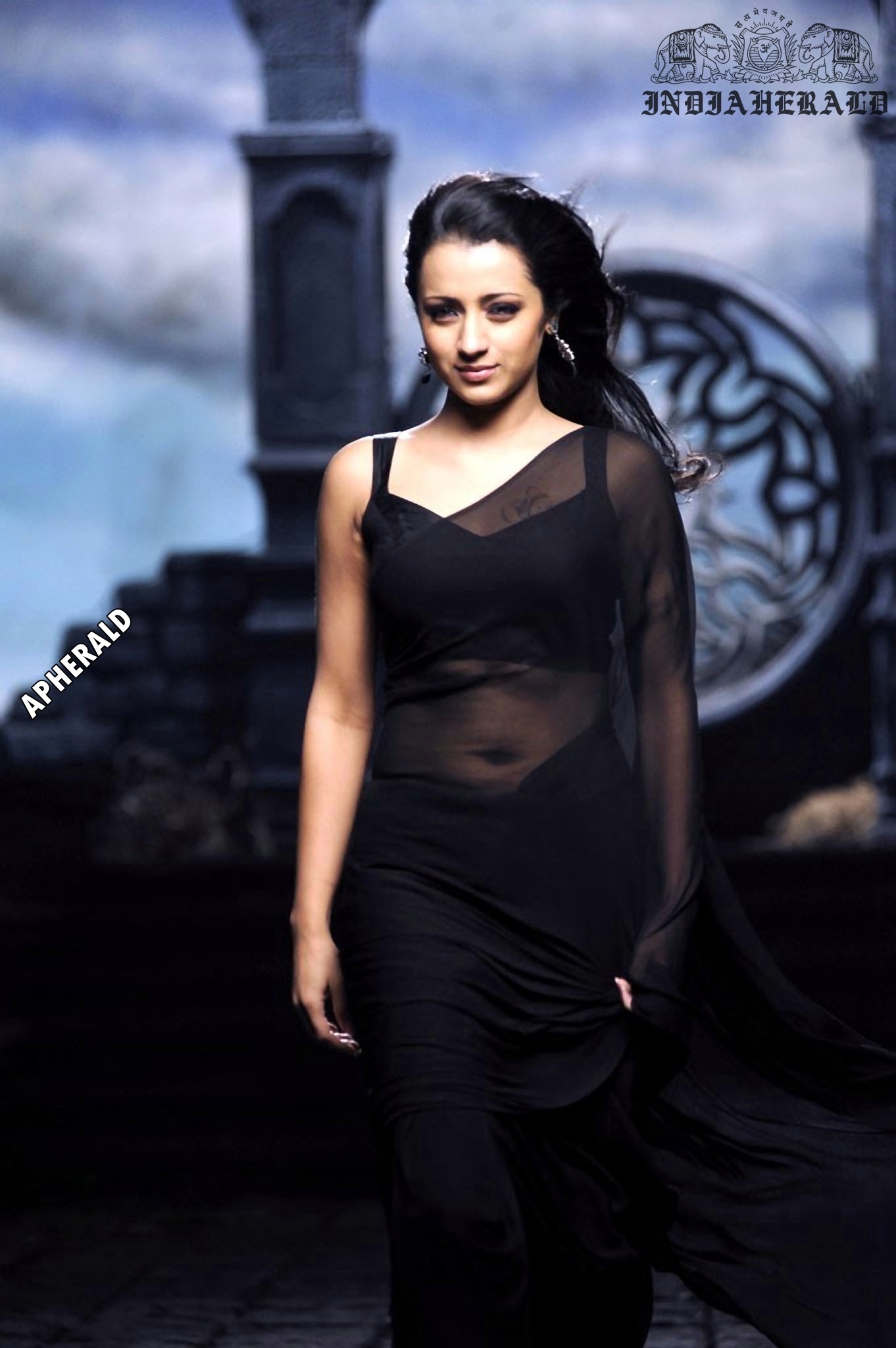 Trisha tempts our mood by exposing her navel and waist in Black transparent saree Set 2
