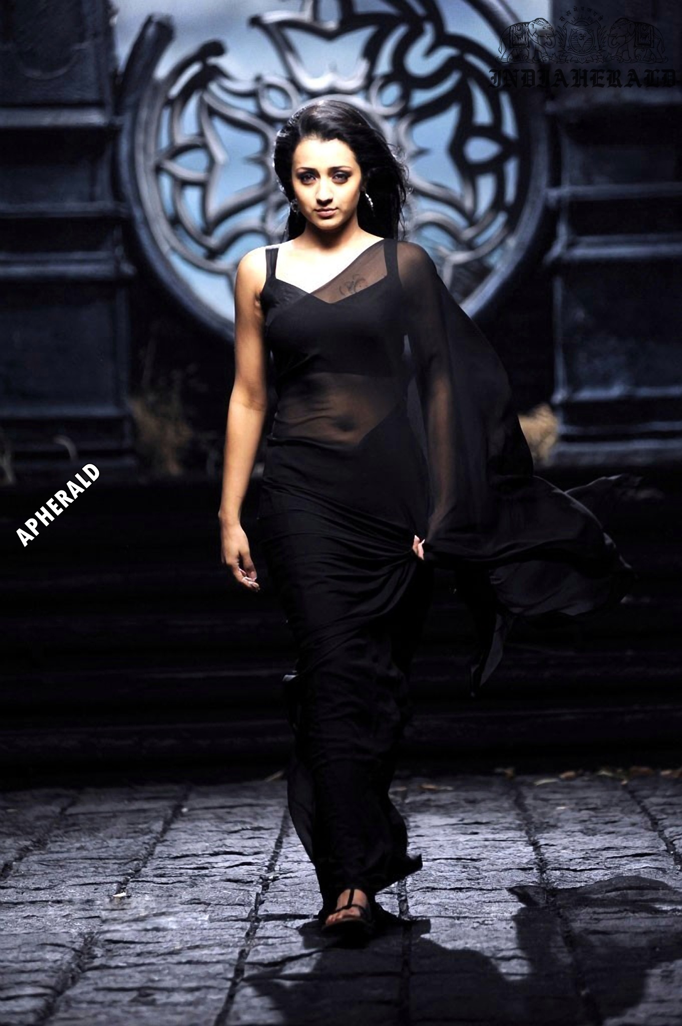 Trisha tempts our mood by exposing her navel and waist in Black transparent saree Set 2