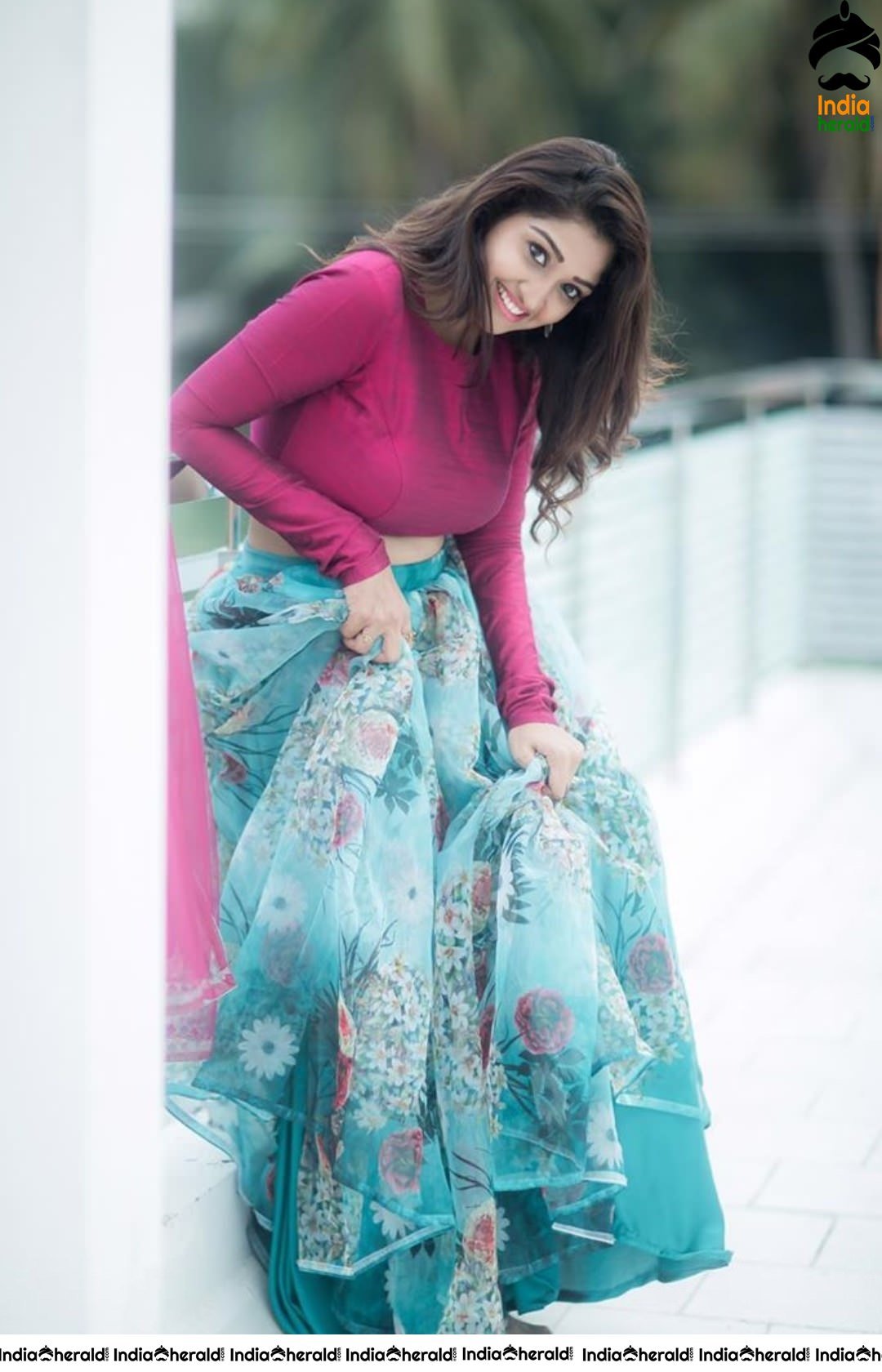 TV Actress Neelima Showing her Hot Waistline and Teases Temptations