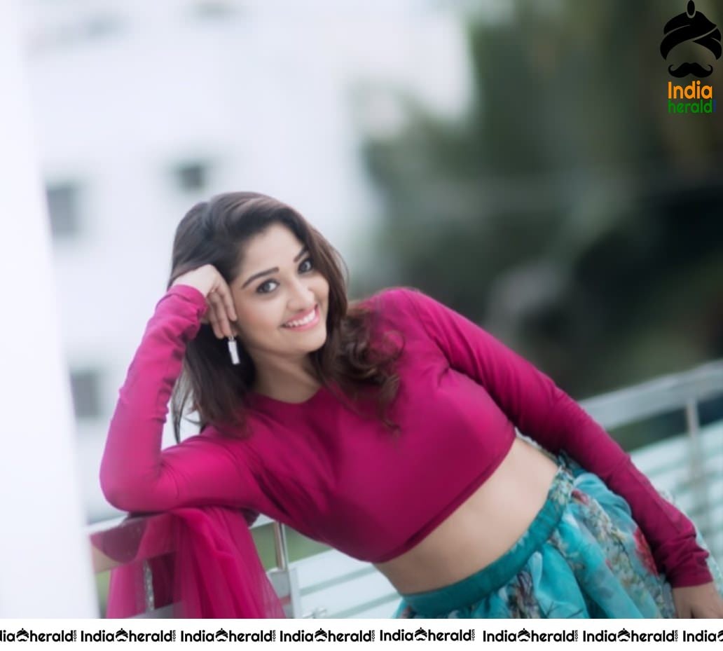 TV Actress Neelima Showing her Hot Waistline and Teases Temptations