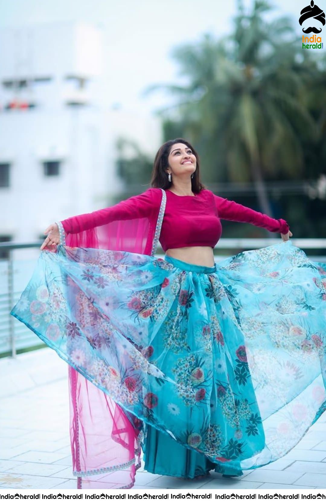 TV Actress Neelima Showing her Hot Waistline and Teases Temptations