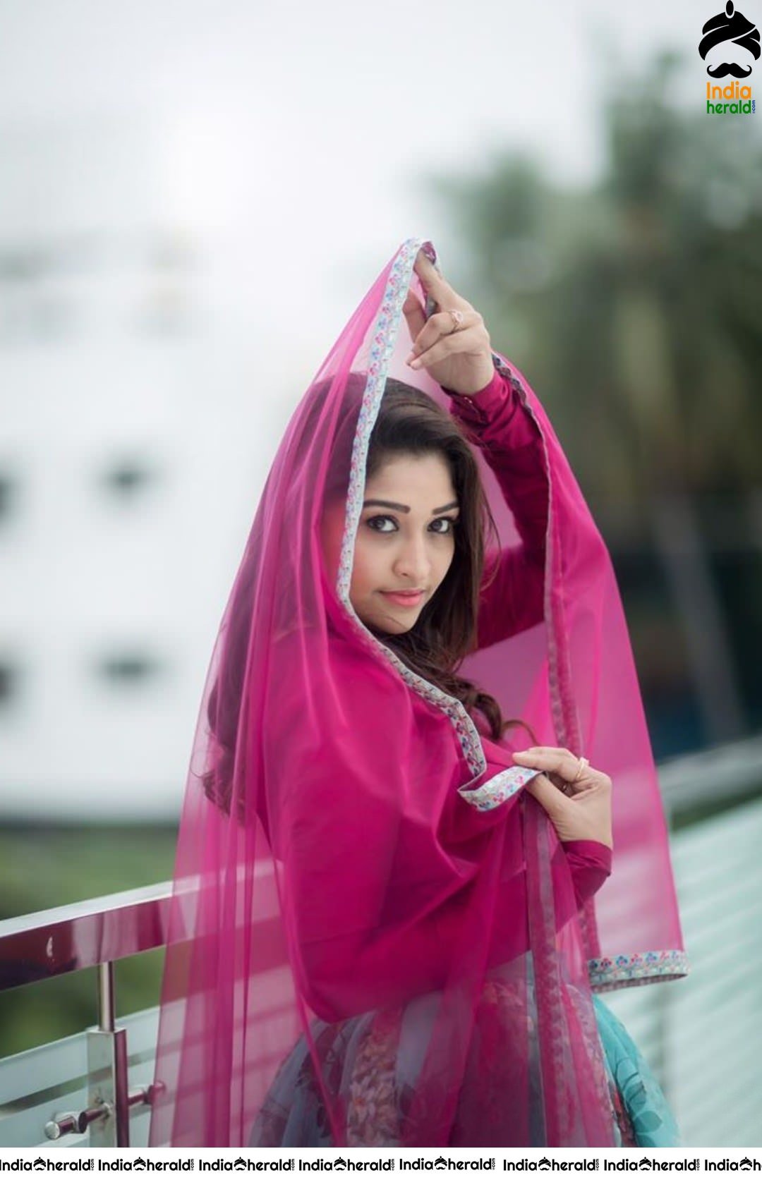 TV Actress Neelima Showing her Hot Waistline and Teases Temptations