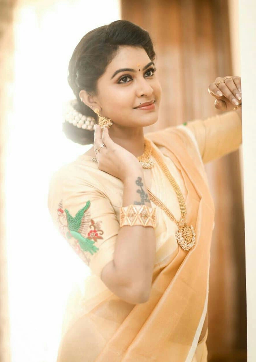 Tv Actress Rachitha Cute Poses In Traditional Saree