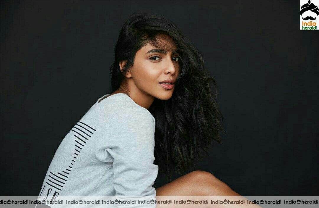 Unseen hot photos of Mallu Beauty Aishwarya Lekshmi