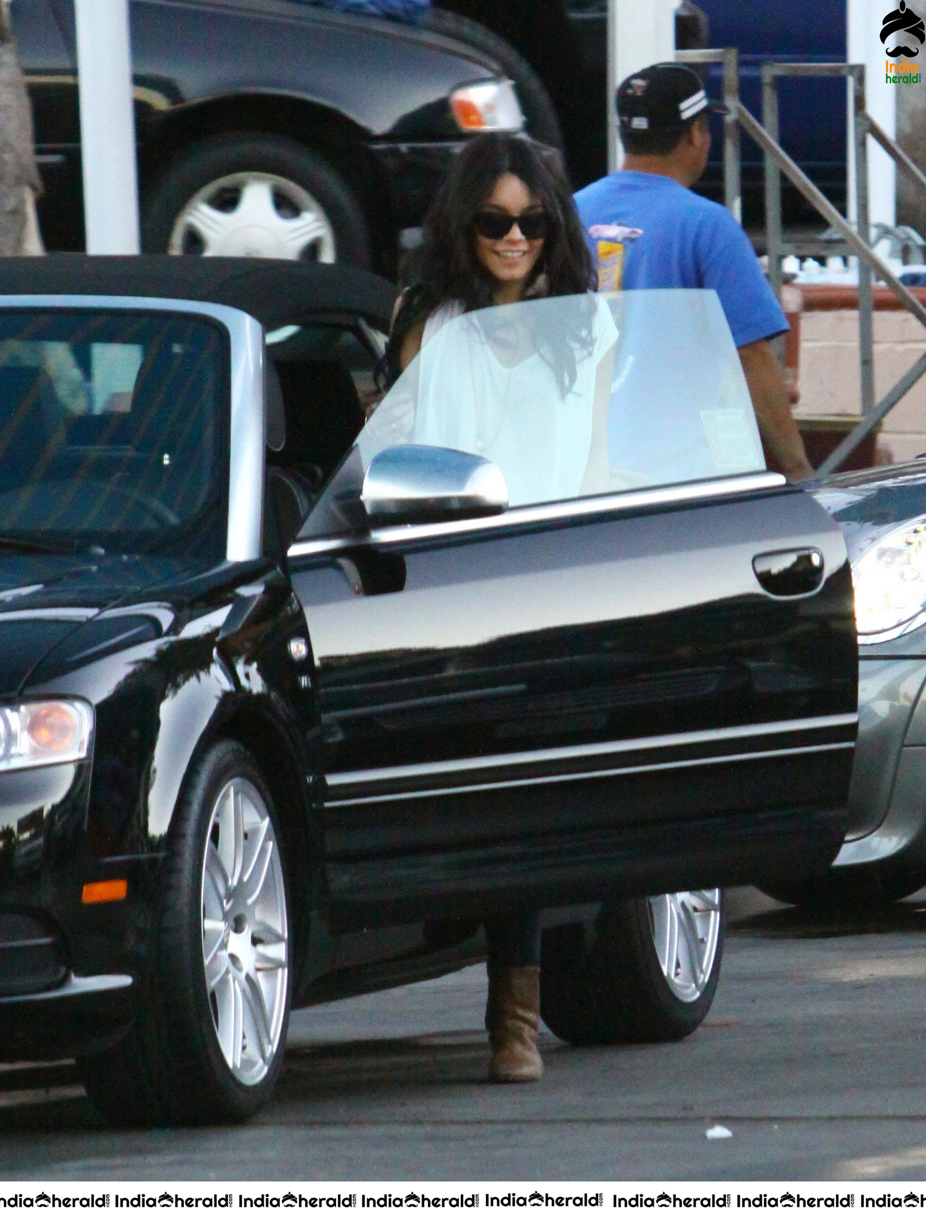 Vanessa Hudgens Caught by Paparazzi while she was out for Shopping in LA