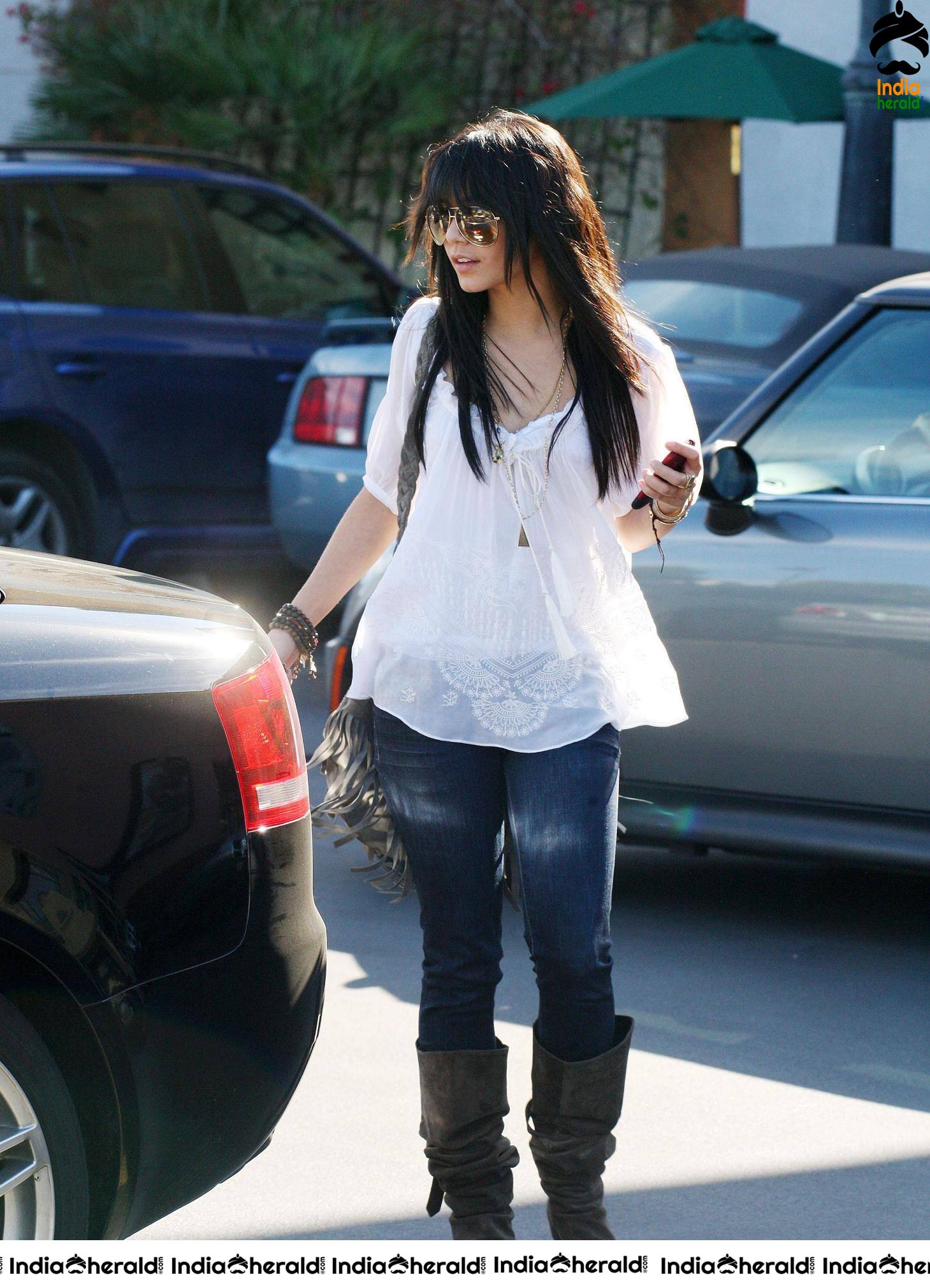 Vanessa Hudgens Caught by Paparazzi while she was out for Shopping in LA