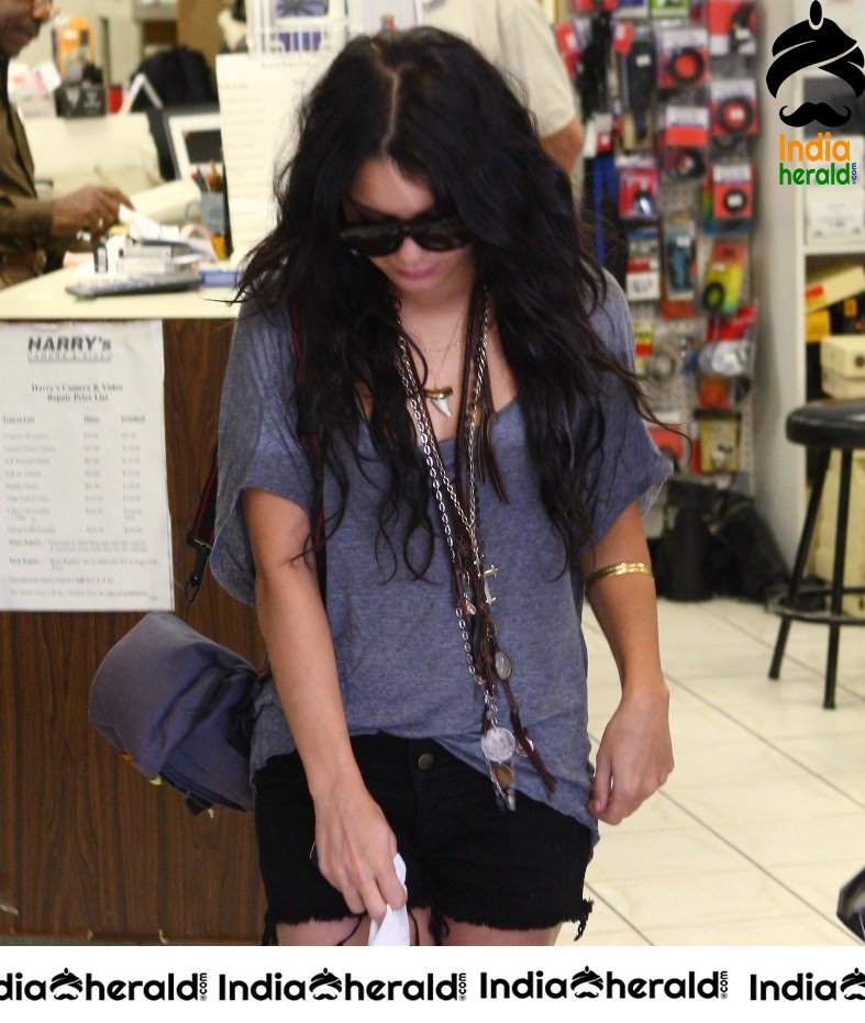 Vanessa Hudgens caught by Paparazzi while shopping