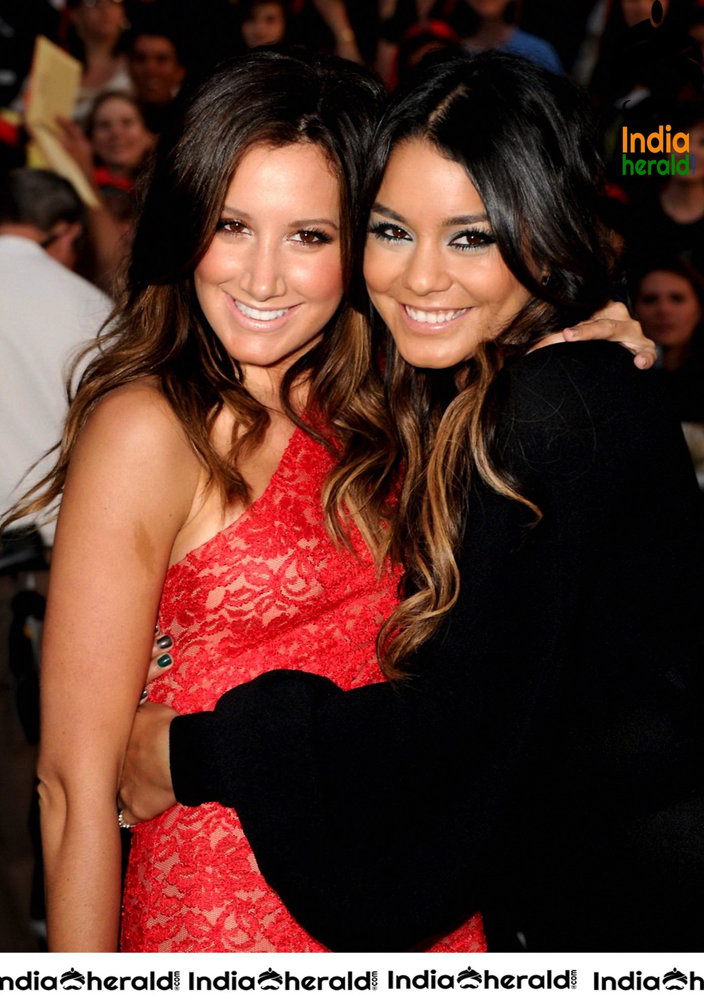 Vanessa Hudgens Tempting Hot Thigh Show from Parking Lot and Red Carpet