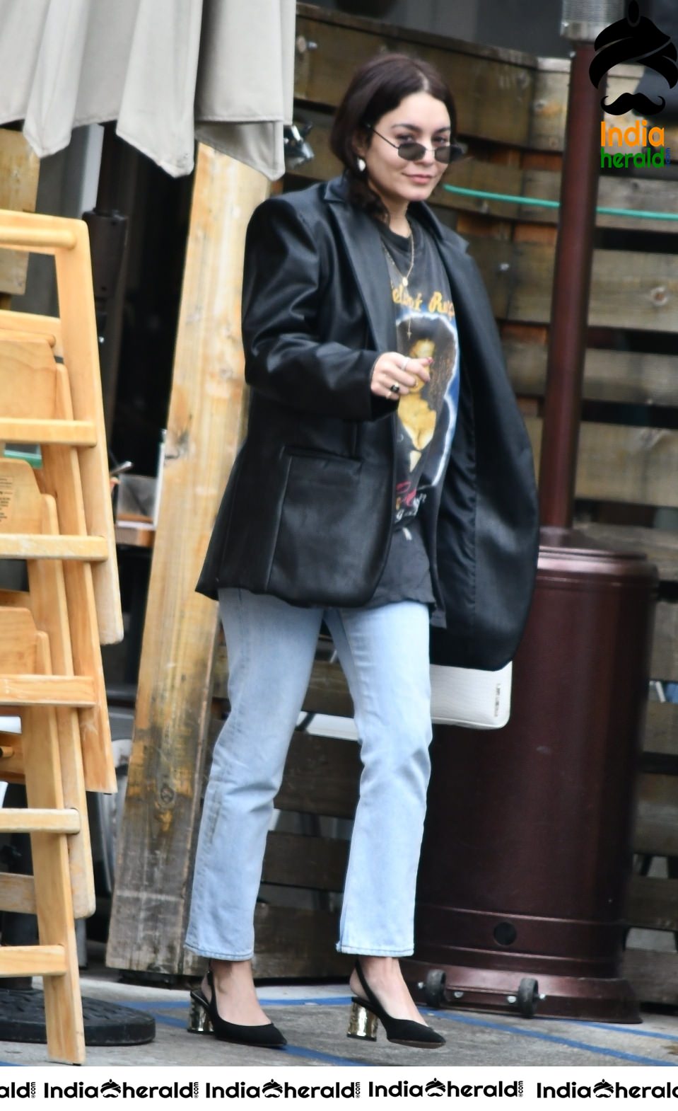 Vanessa Hudgens trapped by Paparazzi while leaving after breakfast at Los Feliz