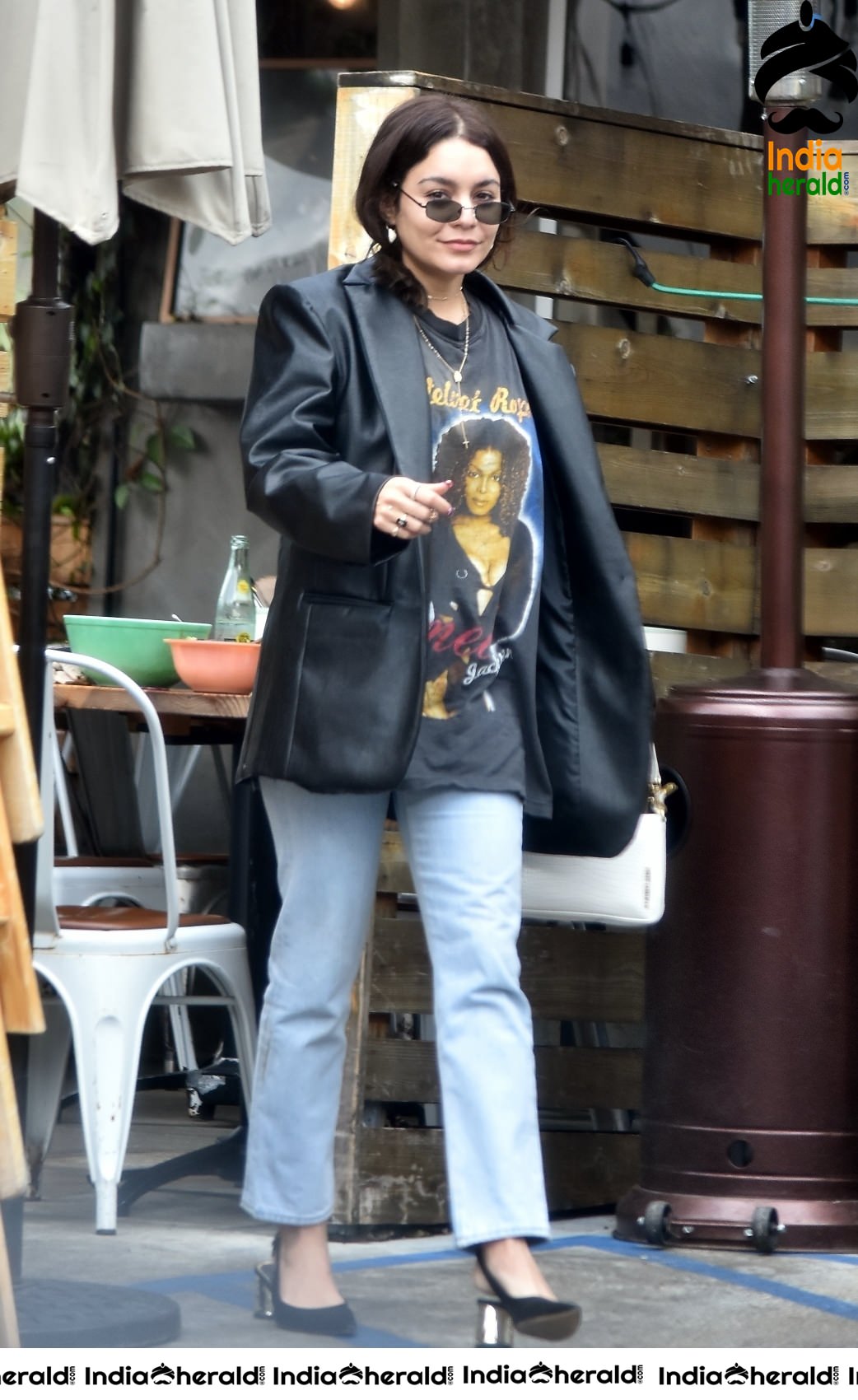 Vanessa Hudgens trapped by Paparazzi while leaving after breakfast at Los Feliz
