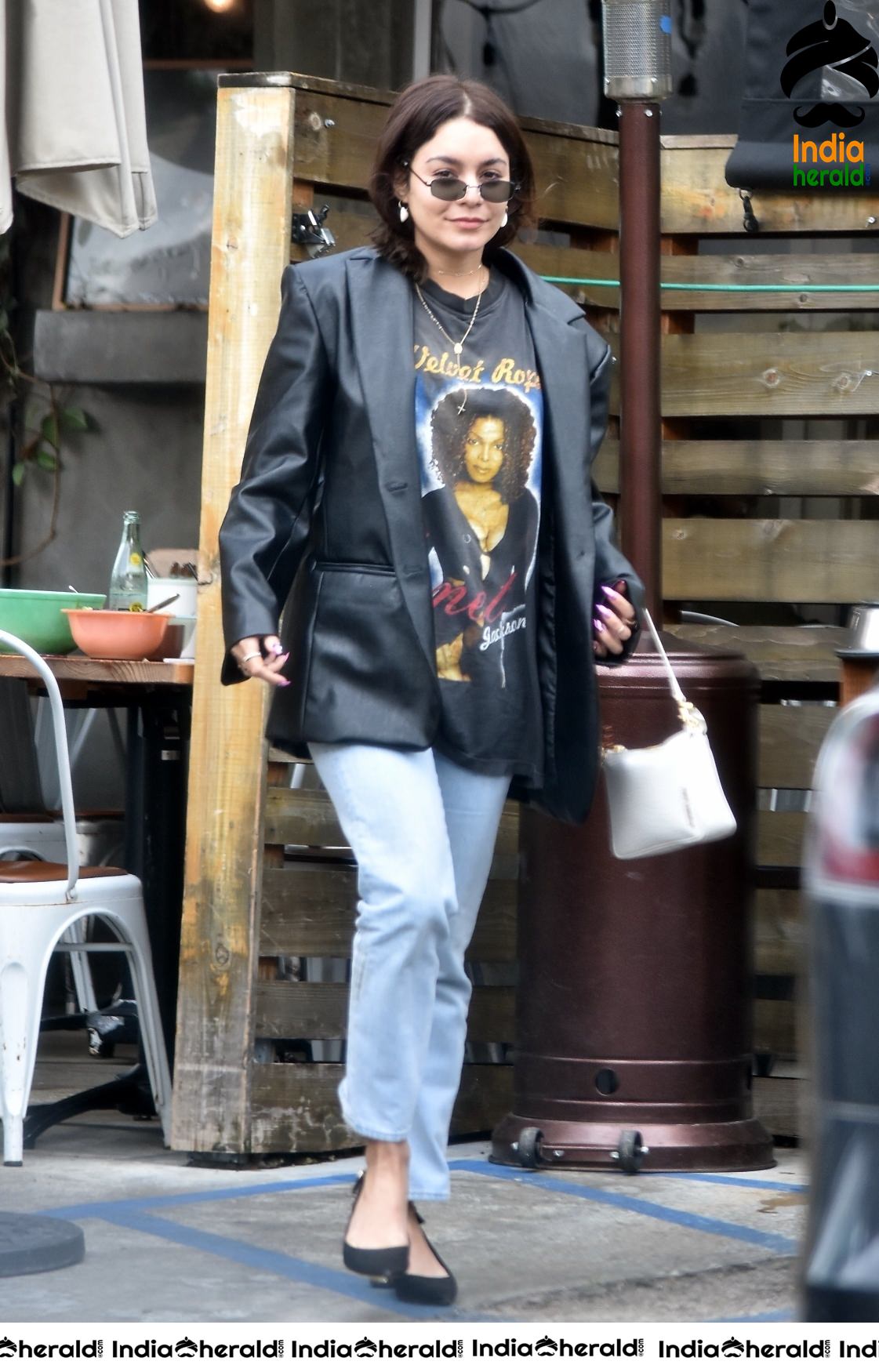 Vanessa Hudgens trapped by Paparazzi while leaving after breakfast at Los Feliz