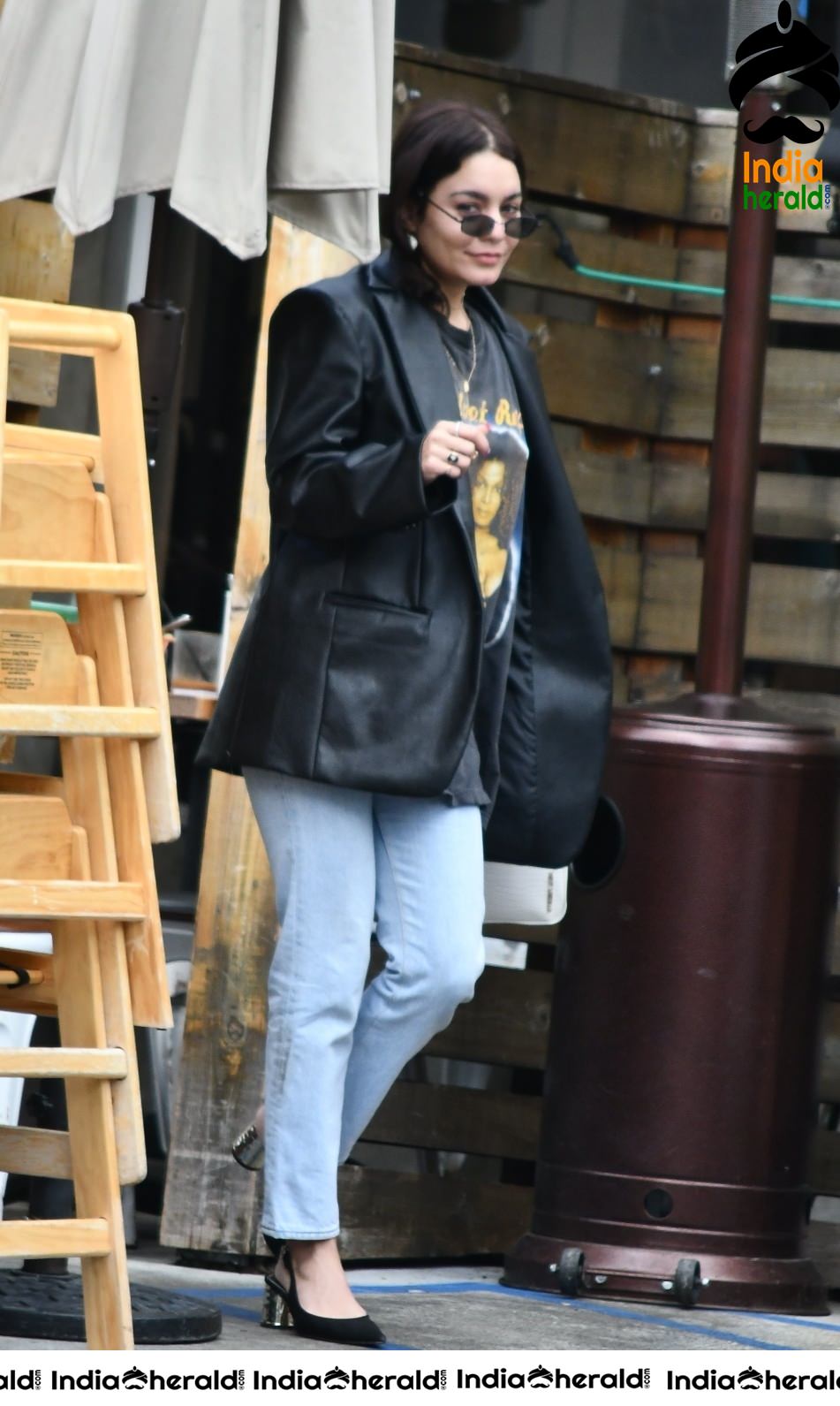 Vanessa Hudgens trapped by Paparazzi while leaving after breakfast at Los Feliz