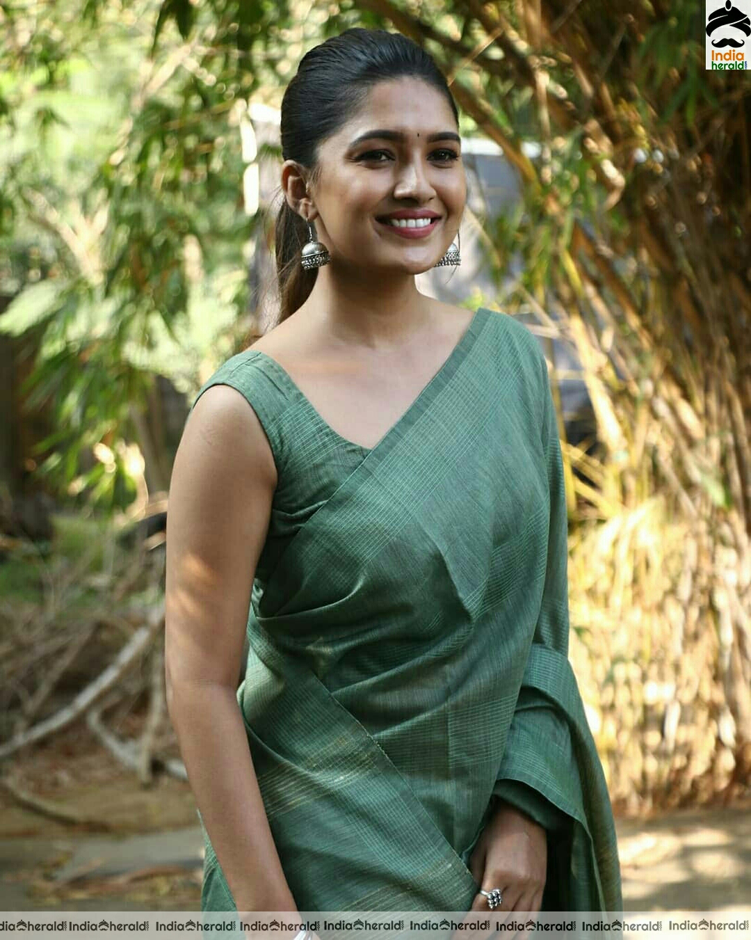 Vani Bhojan latest Cute Photo Stills