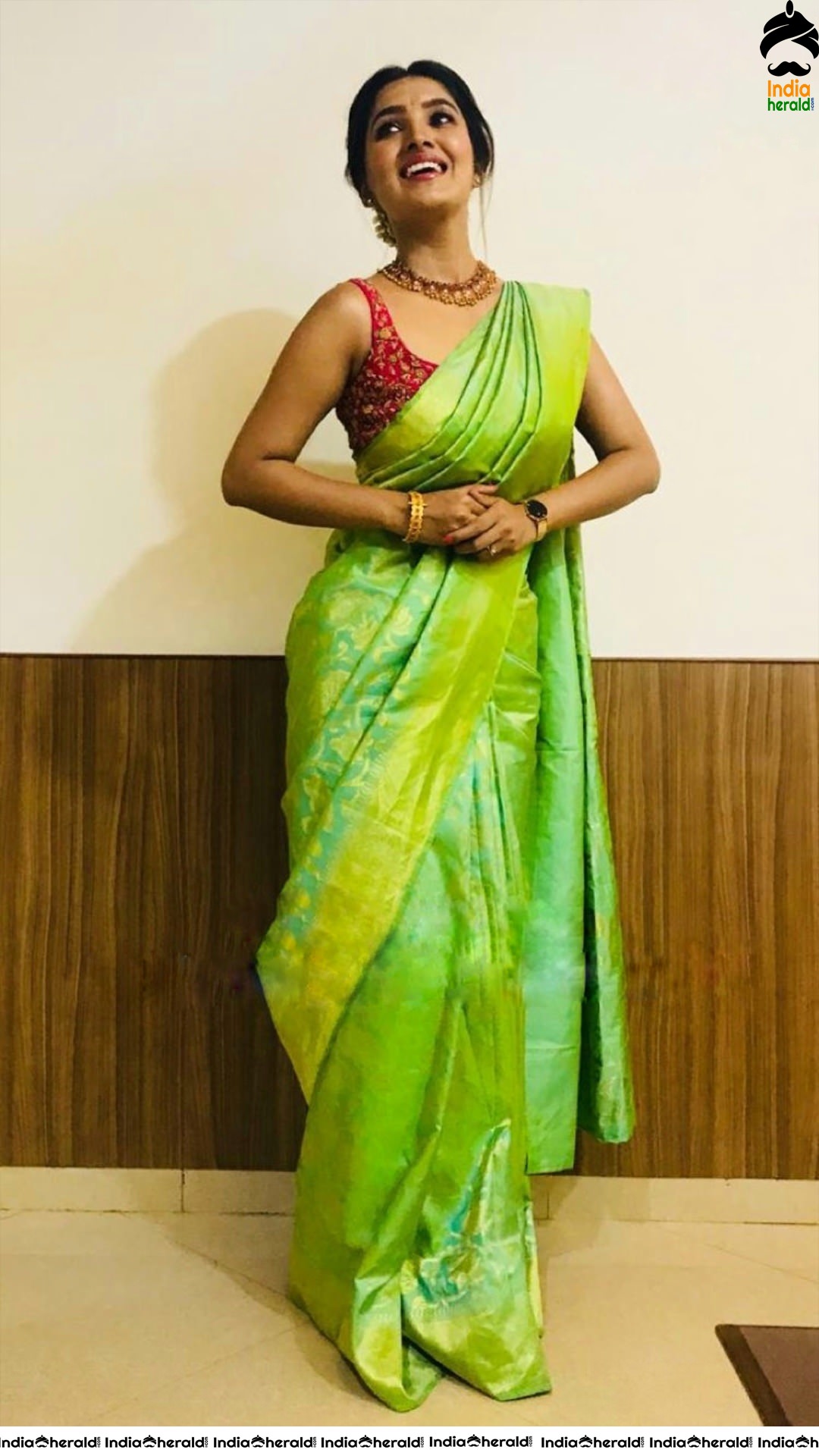 Vani Bhojan looking Vivacious and Sexy in these Hot Saree and Backless Blouse photos