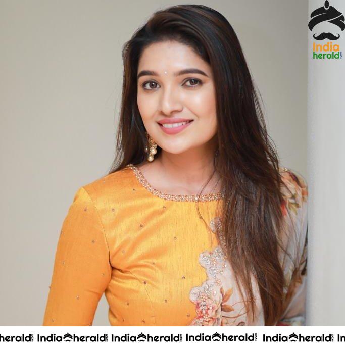 Vani Bhojan Too Pretty in Orange Chudi