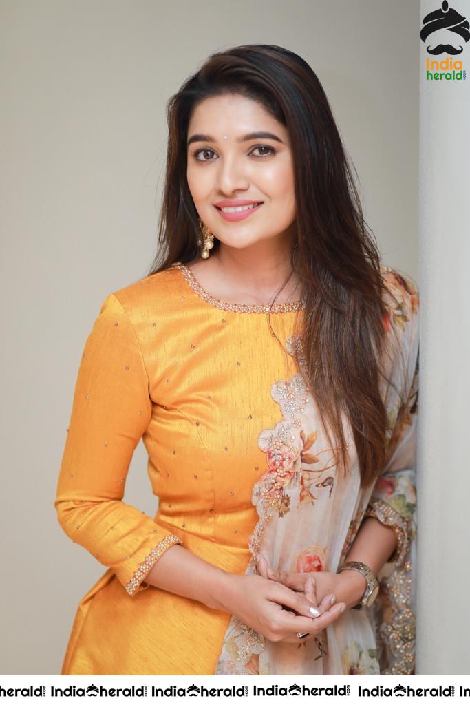 Vani Bhojan Too Pretty in Orange Chudi