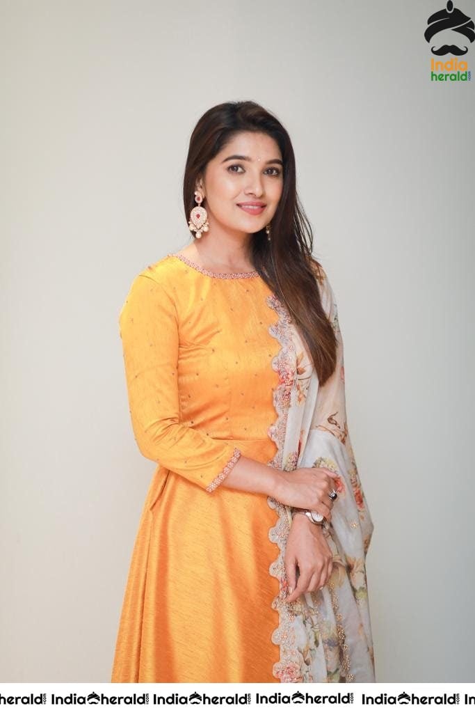 Vani Bhojan Too Pretty in Orange Chudi