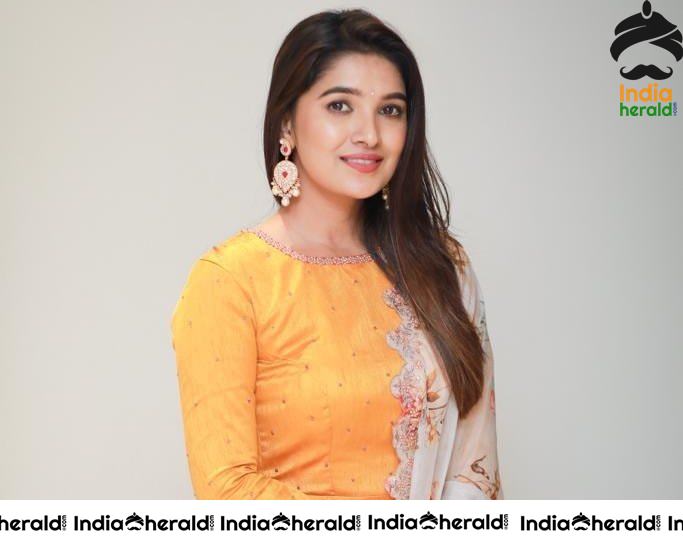 Vani Bhojan Too Pretty in Orange Chudi