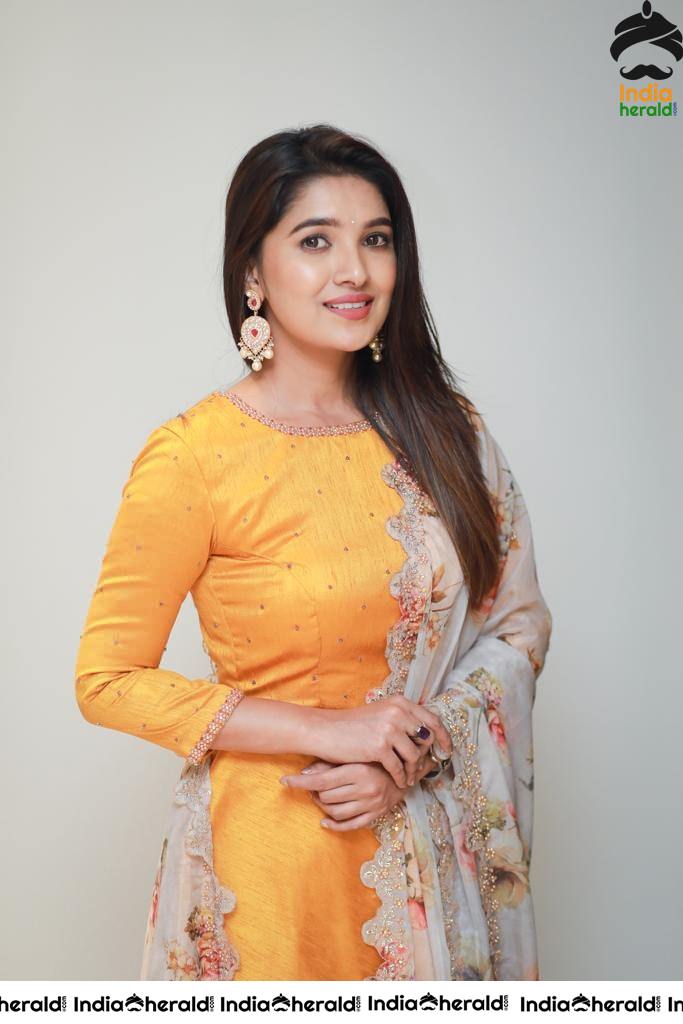 Vani Bhojan Too Pretty in Orange Chudi