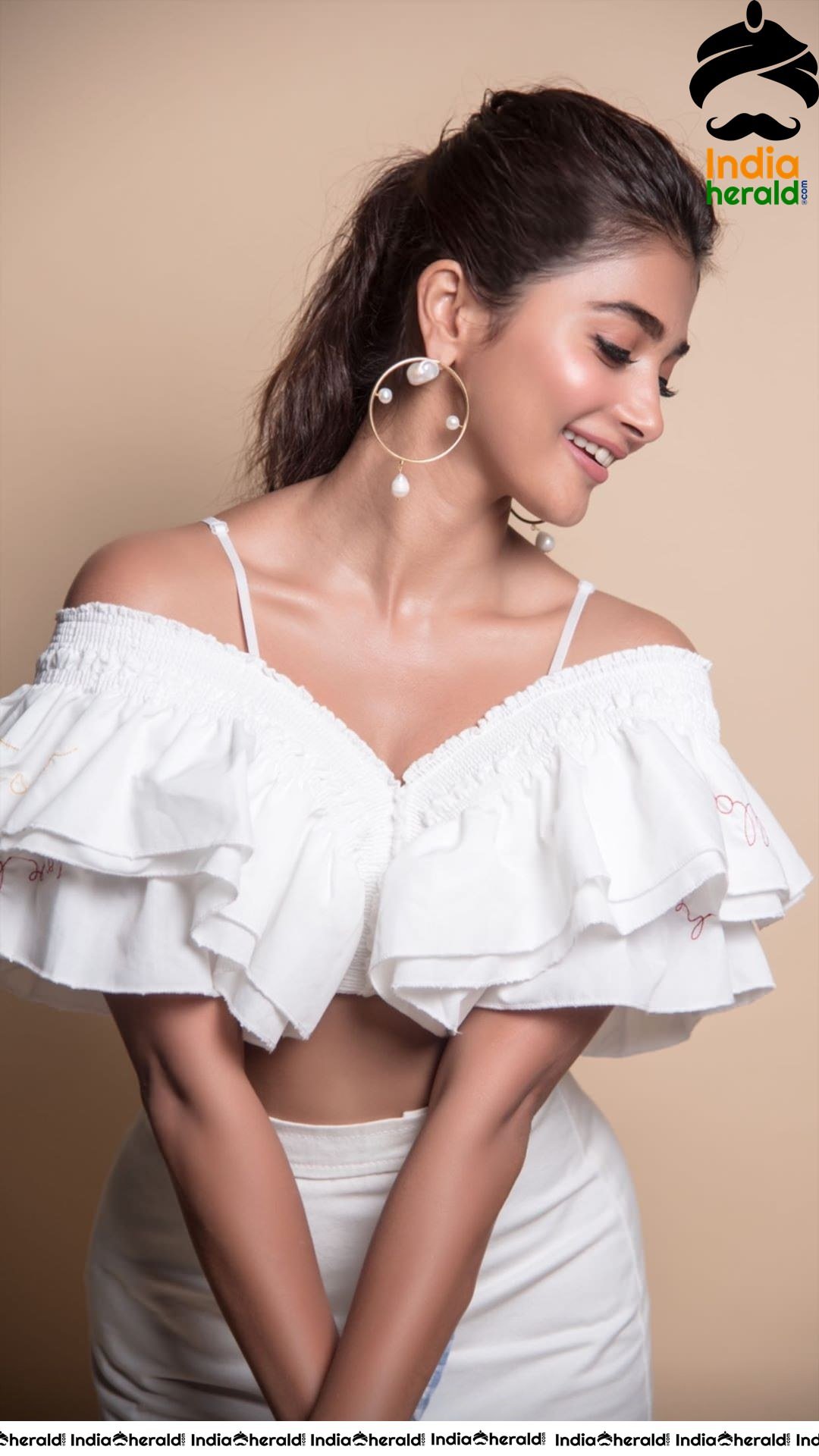 Various Hot Looks of Pooja Hegde during Housefull 4 Promotions
