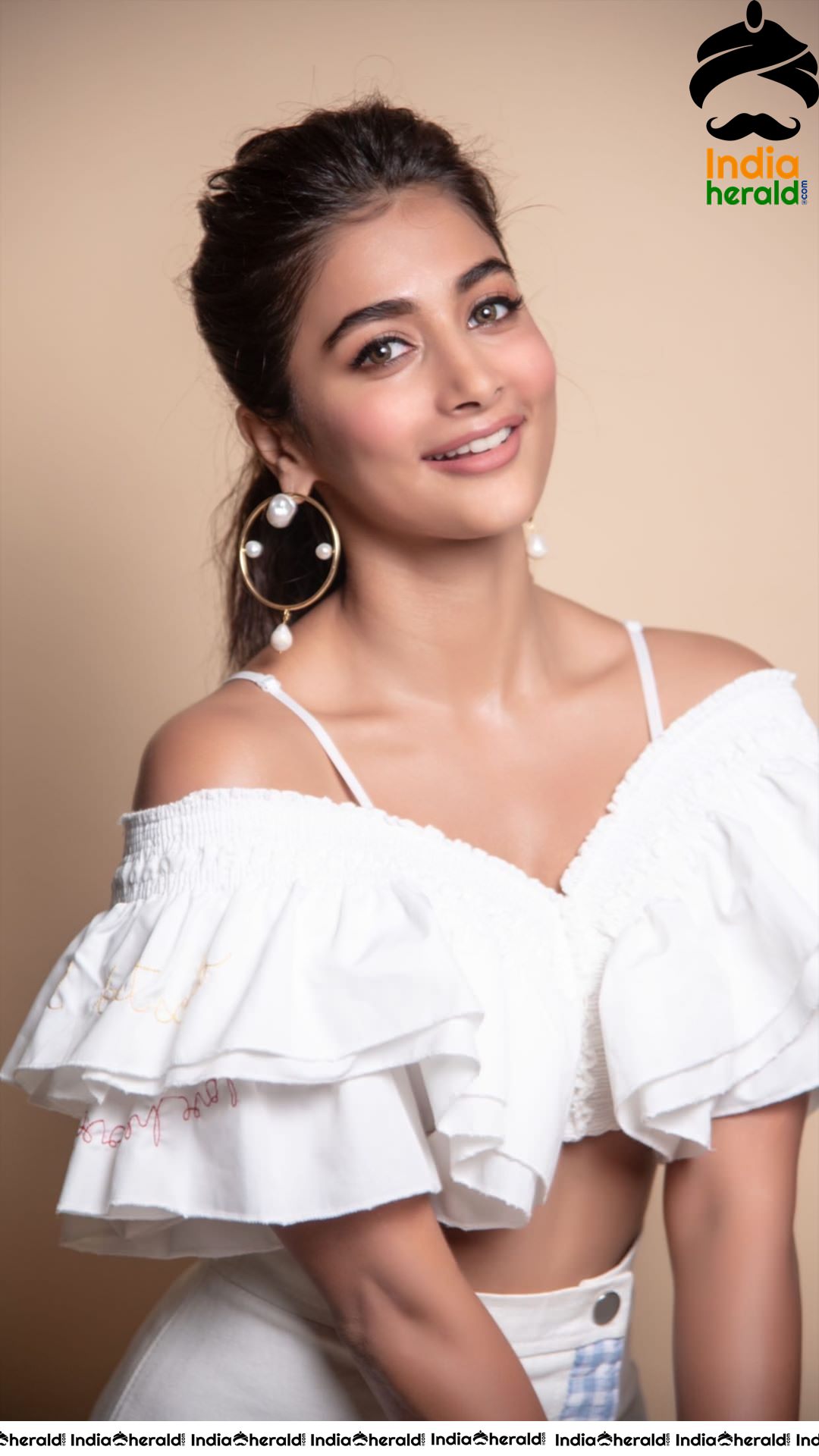 Various Hot Looks of Pooja Hegde during Housefull 4 Promotions